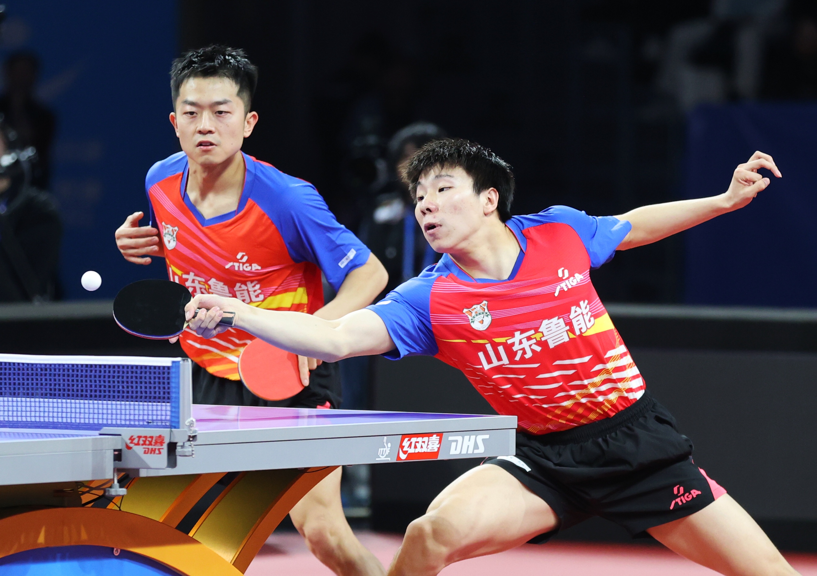 山东鲁能全面占优,轻松战胜对手 山东鲁能全面占优,轻松战胜对手