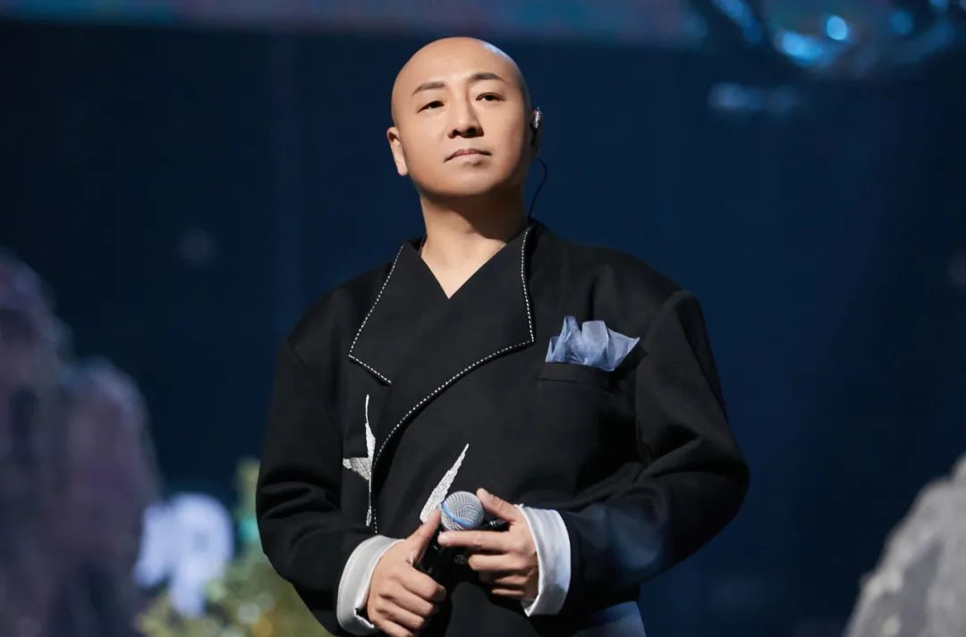 世界篮球冠军赛季临近尾声，冠军劲敌强大的简单介绍