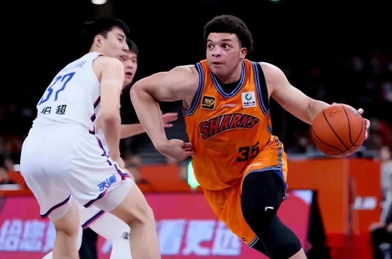 开云体育官方网站-经验老将发挥关键作用，指引球队前行