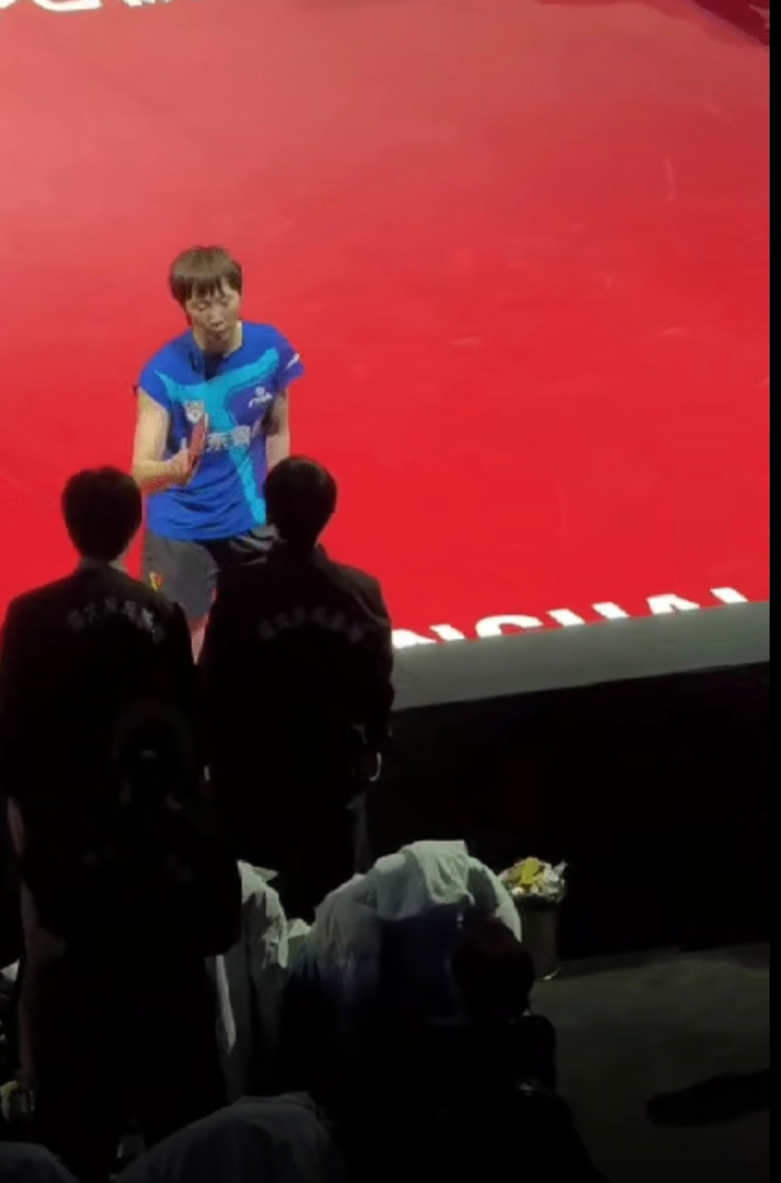 球员公开抨击裁判判罚不公,引发球迷热议的简单介绍 球员公开抨击裁判判罚不公,引发球迷热议的简单介绍