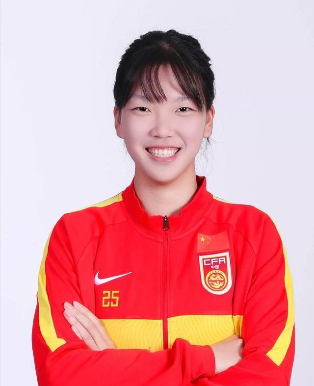 开云平台-女足国家队集训备战，依然坚守梦想