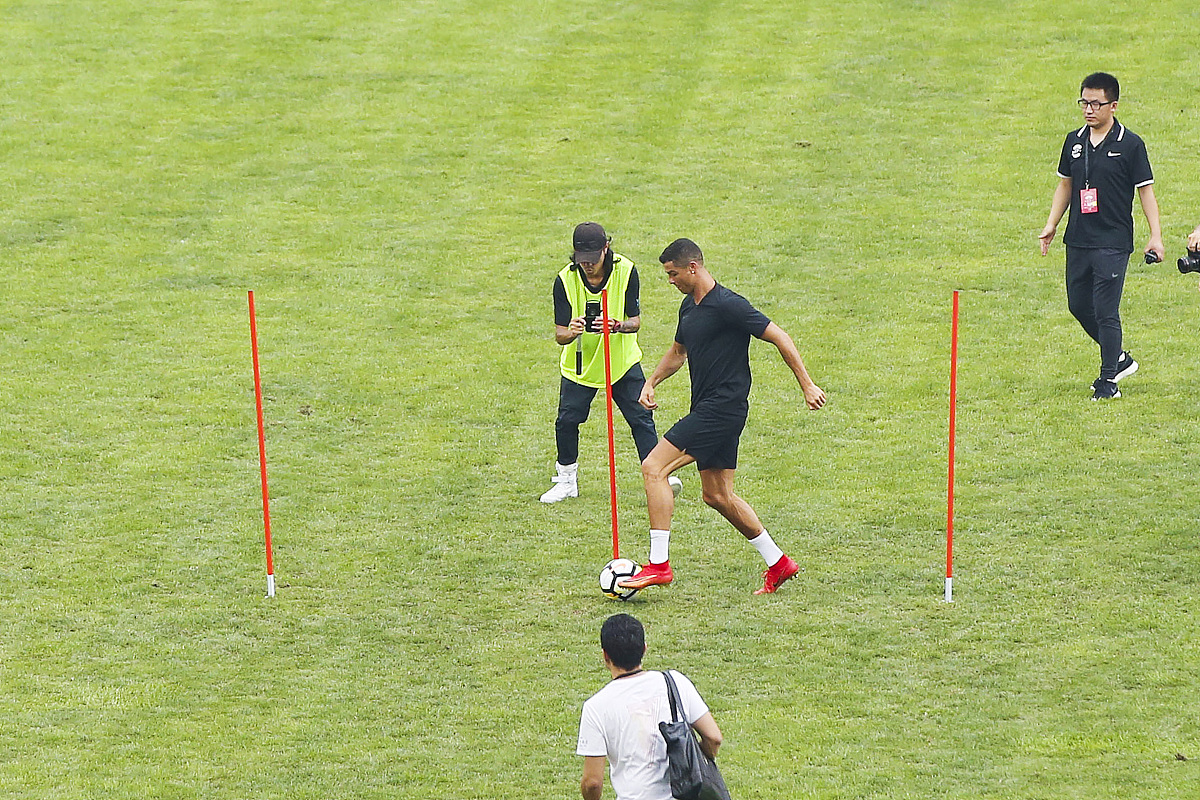 开云体育-亚洲足球巨星展现实力，引爆赛场激情