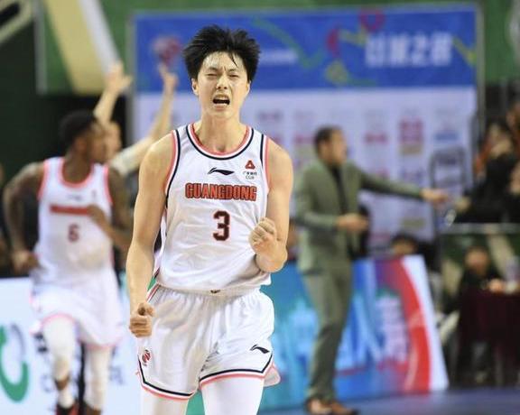 开云体育在线-包含江苏队团结一致，迎战广东队士气高涨的词条