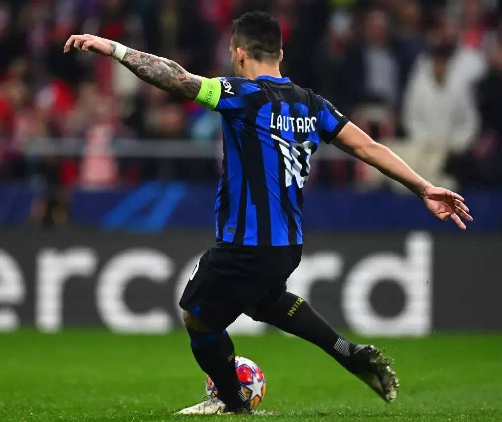 开云体育官方网站-关于那不勒斯主力中锋受伤，球队前景岌岌可危的信息