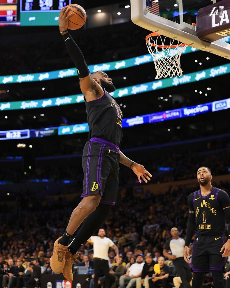 包含年轻狮团轻松晋级，阿贾克斯横扫强的词条