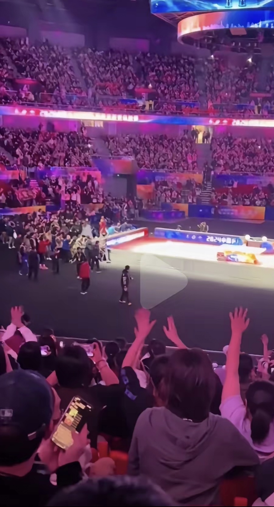 开云平台-包含比赛精彩纷呈，球迷狂热追看实时更新的词条