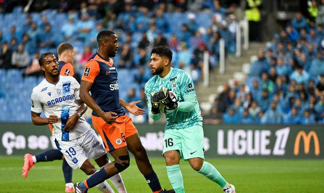 包含蒙彼利埃客场不敌对手，连胜终结的词条