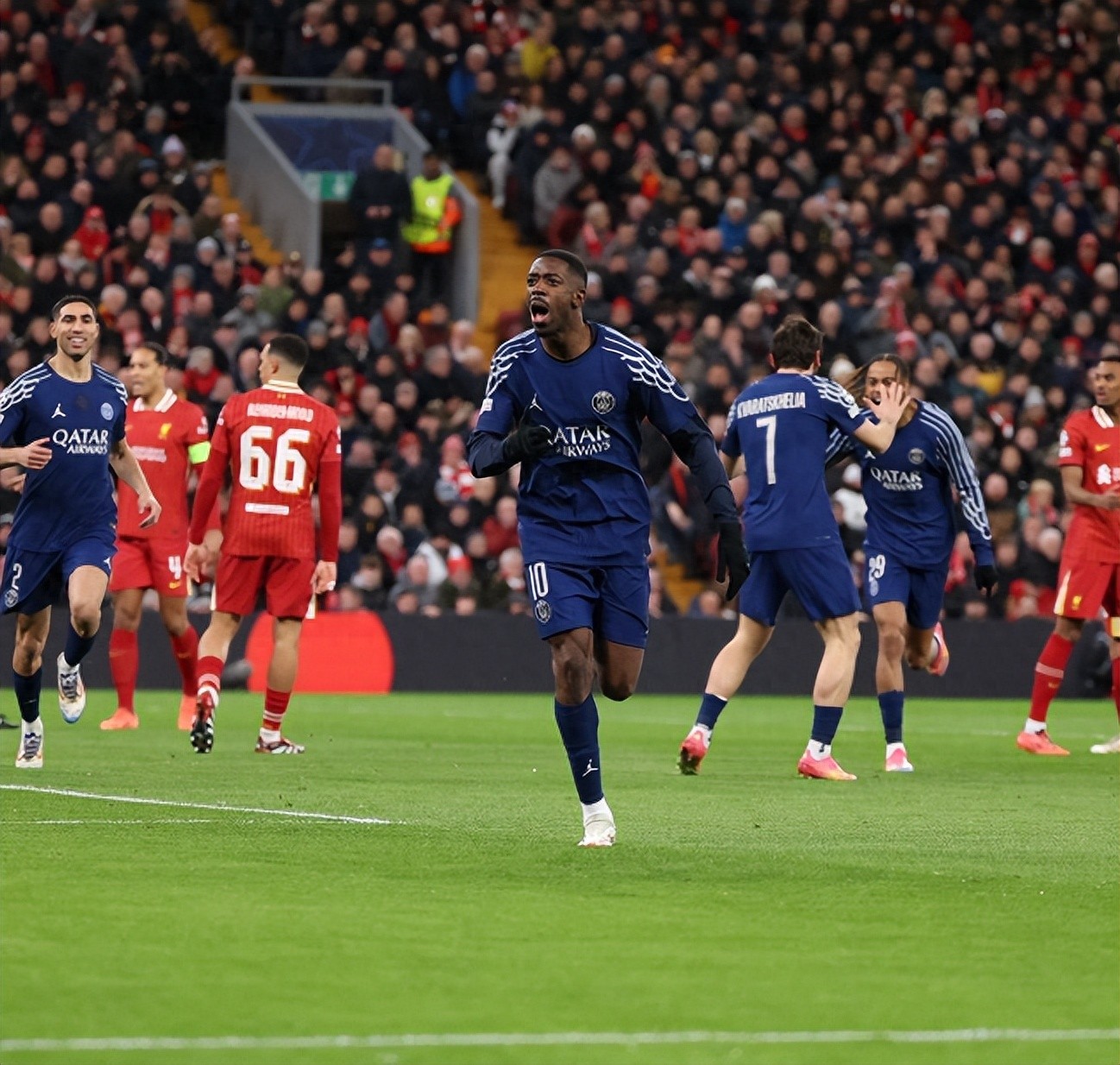 利物浦巴萨互交白卷,球员庆祝晋级的简单介绍 利物浦巴萨互交白卷,球员庆祝晋级的简单介绍