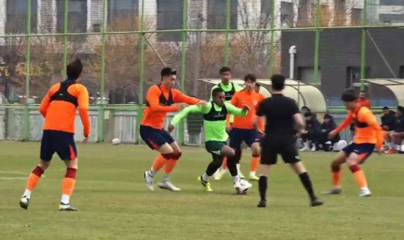 开云体育入口-国安客场惊险逆转，球迷热议胜负的简单介绍