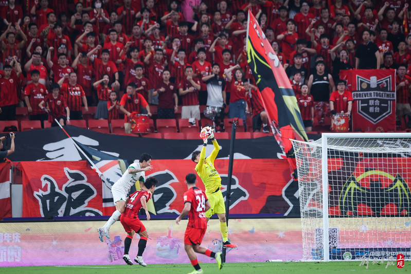 上海队惨遭逆转败,主场失利,球迷失望的简单介绍 上海队惨遭逆转败,主场失利,球迷失望的简单介绍