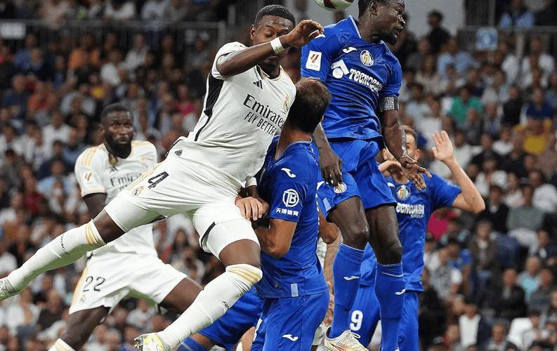 开云体育在线-皇家马德里表现抢眼，完胜对手