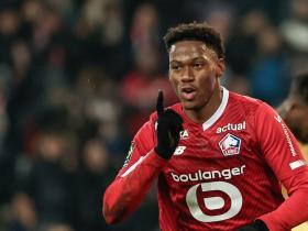 里尔获得来自阵中球员的支持，成功拿到三分的简单介绍