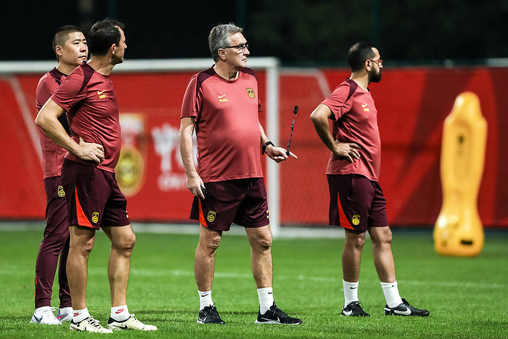 开云体育在线-关于熟悉战术变化展现出色，球队整体配合更紧密的信息