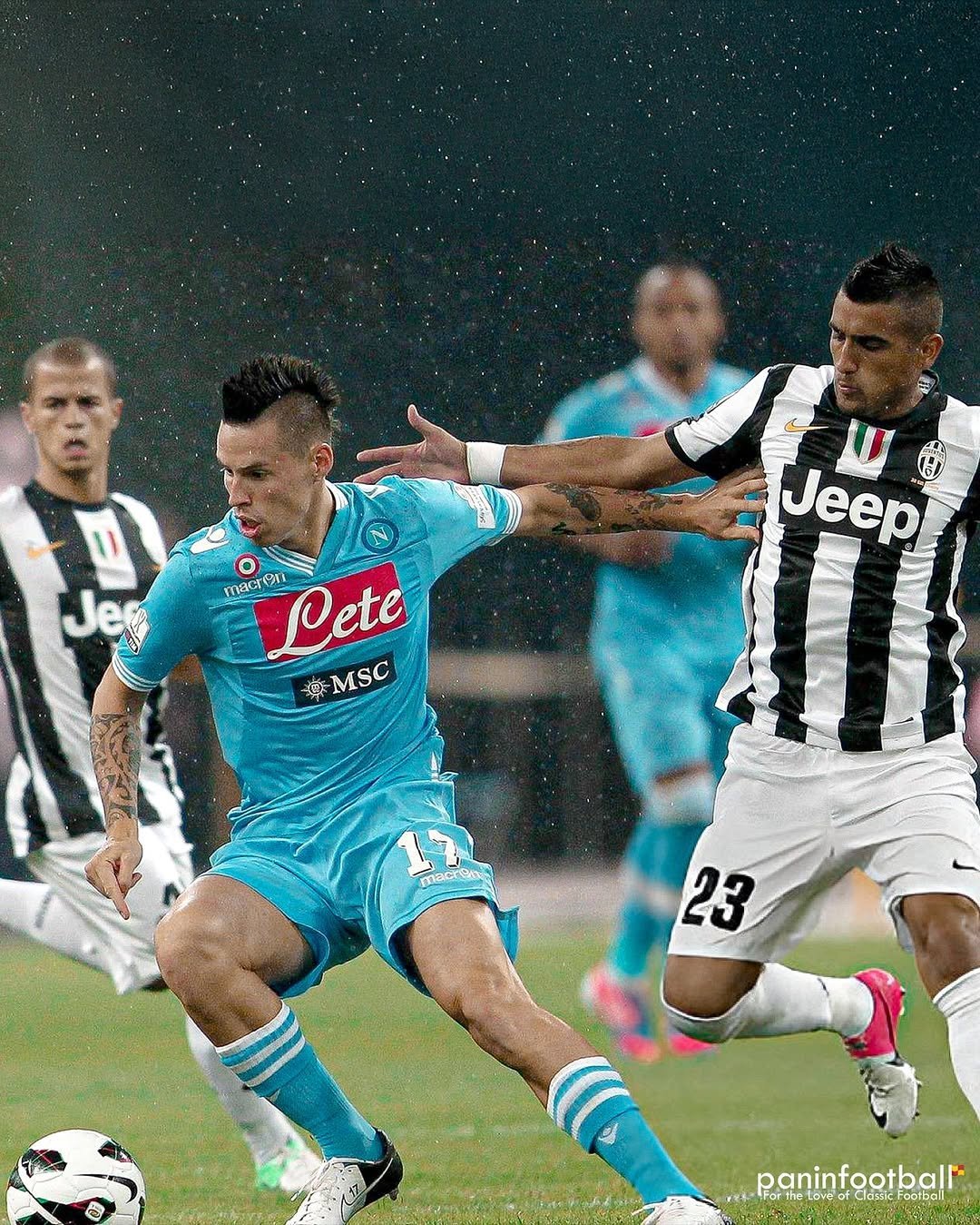 尤文图斯队员们在比赛中展现出超凡的速度