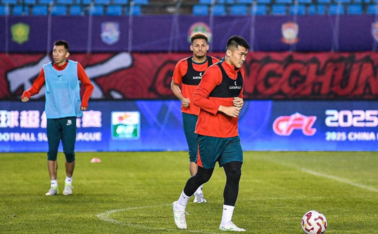 开云体育下载-全队备战备战，中超球队士气高昂