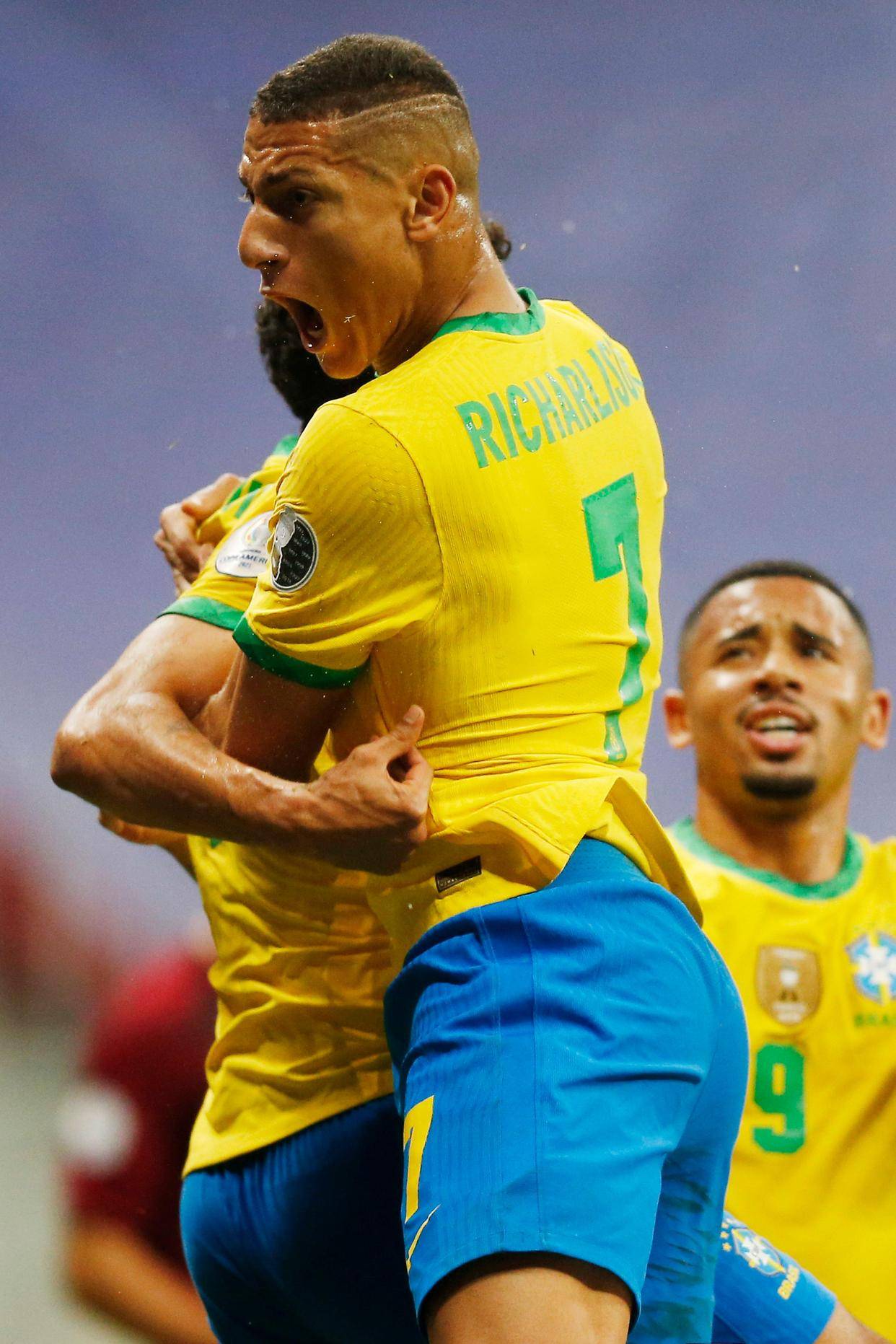 美洲杯揭幕战乏善可陈，球迷期待更好表现的简单介绍