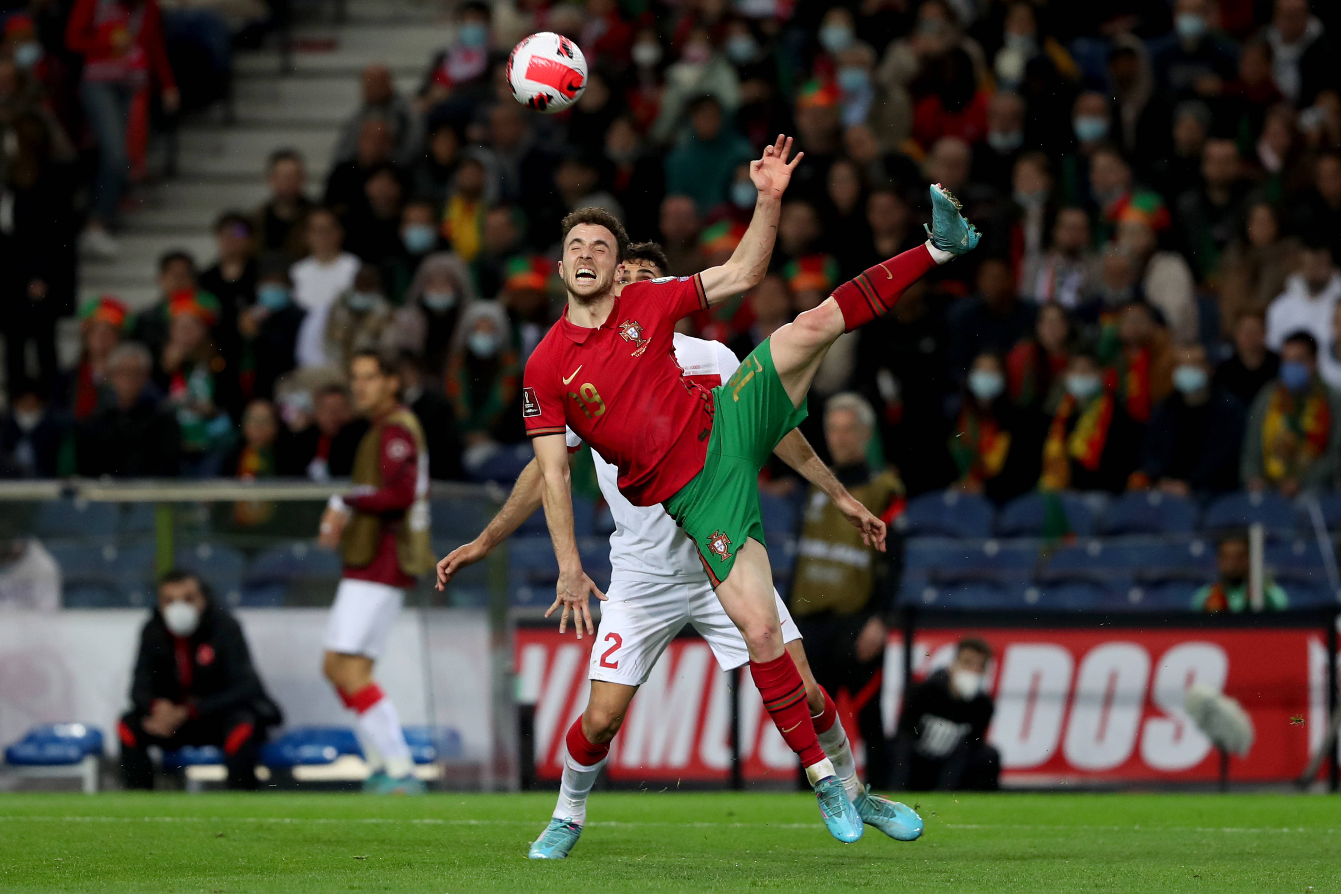 葡萄牙队员备战国内足球比赛 葡萄牙队员备战国内足球比赛