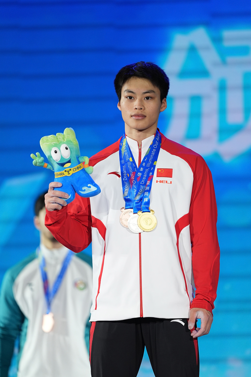 加拿大选手在举重比赛中勇夺奖牌 加拿大选手在举重比赛中勇夺奖牌