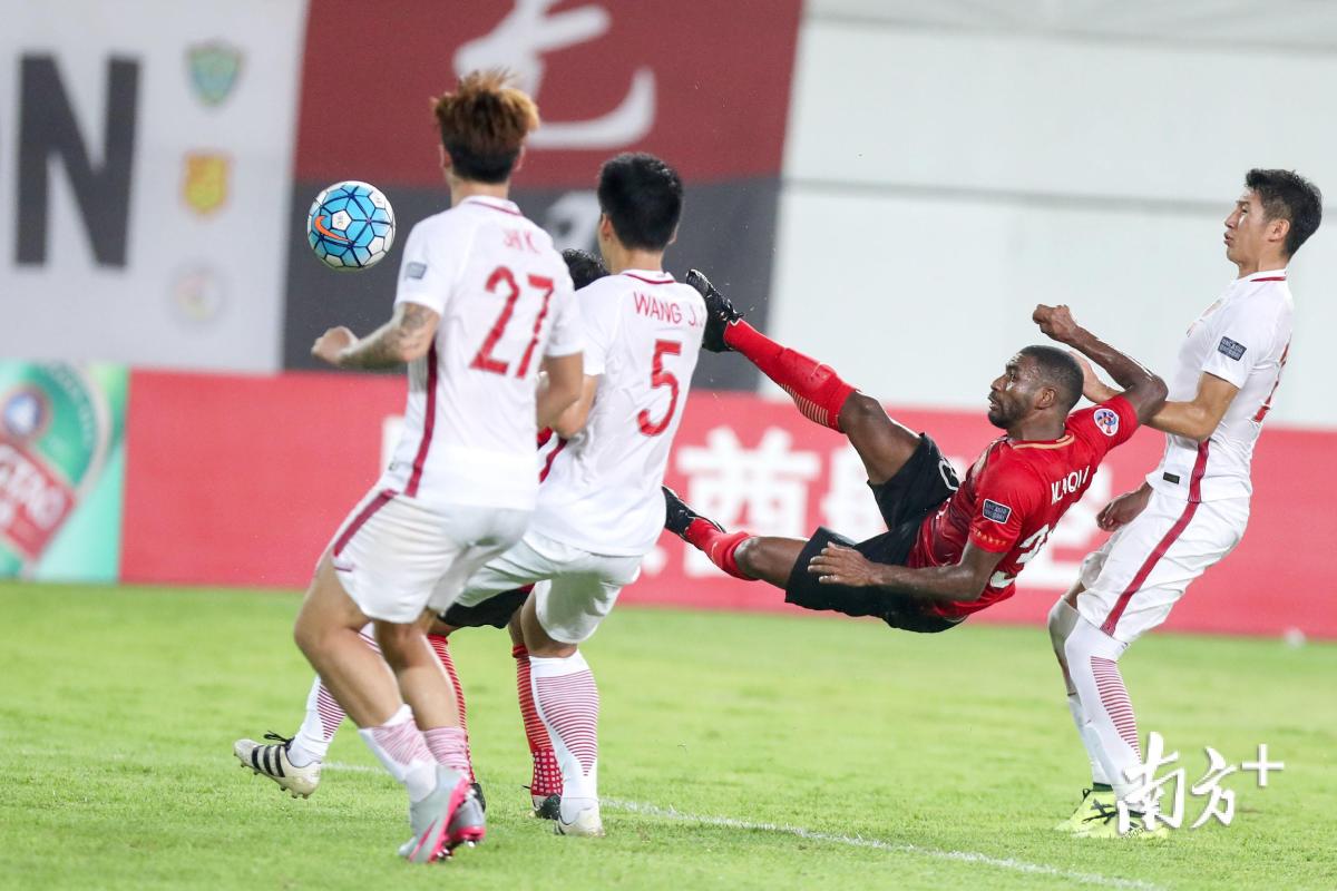 关于上港客场憾负,积分榜继续落后对手的信息 关于上港客场憾负,积分榜继续落后对手的信息