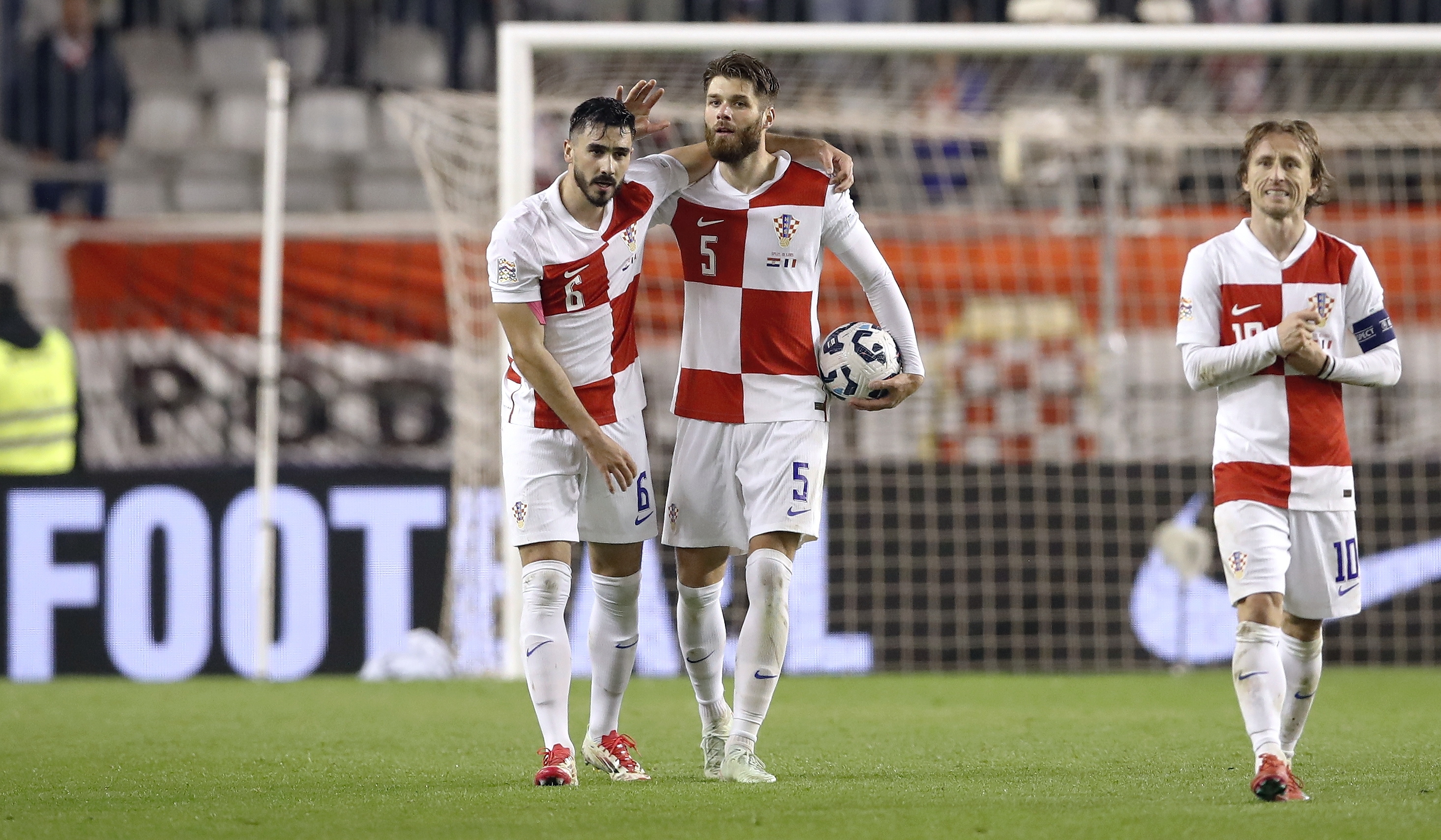 克罗地亚足球队轻取瑞典，欧洲预选赛半决赛相逢的简单介绍
