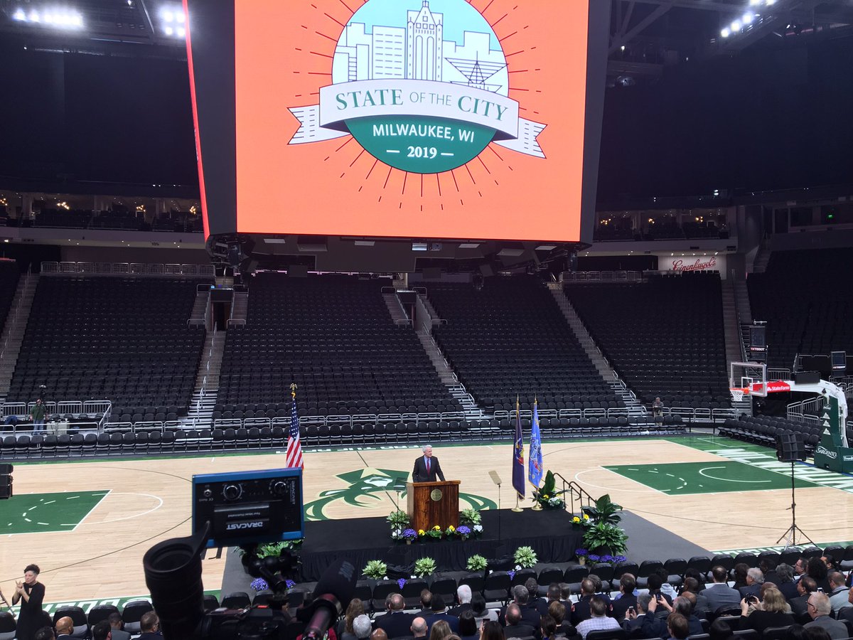 关于雄鹿主场失利,球迷议论纷纷的信息 关于雄鹿主场失利,球迷议论纷纷的信息