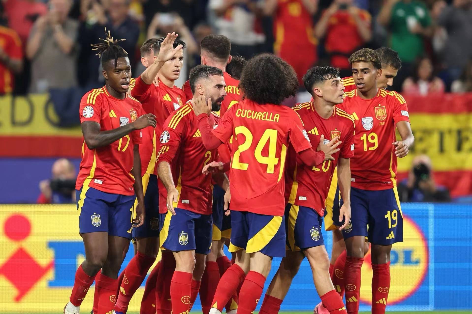 开云体育下载-西班牙横扫对手，获得欧洲杯四分之一决赛席位的简单介绍