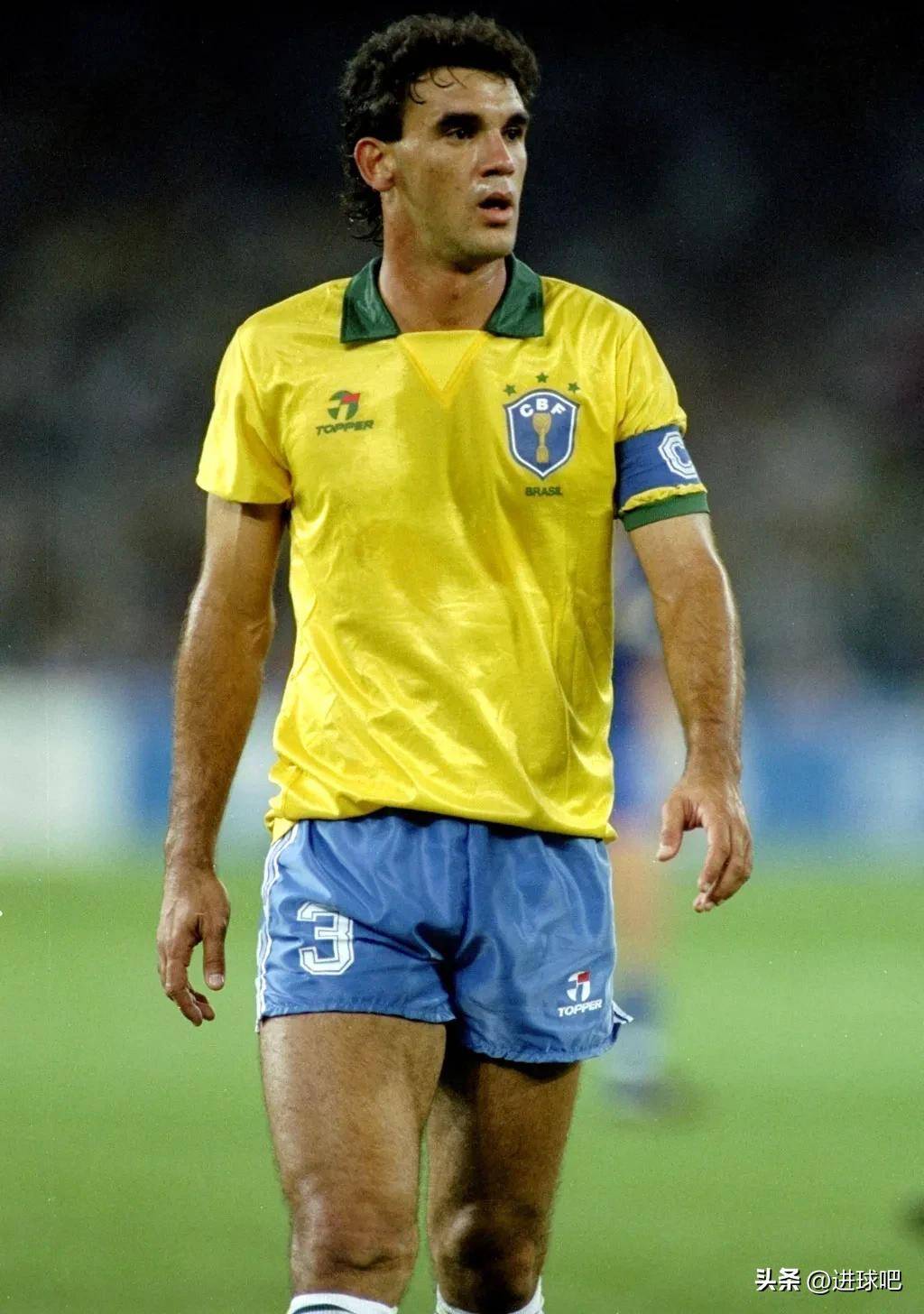 巴西队在国际比赛中斩获奖杯 巴西队在国际比赛中斩获奖杯