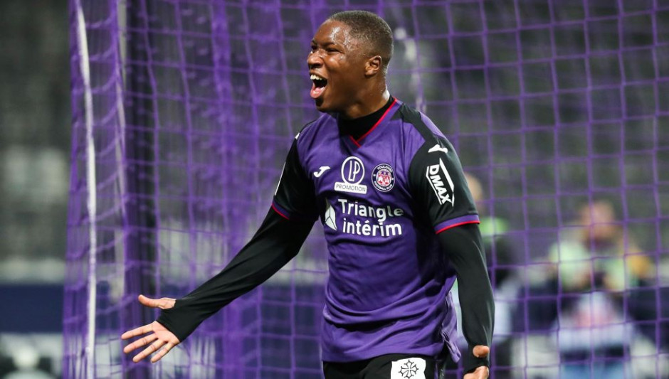 联盟最强球队战胜劲旅,凭借出色团队合作力取得胜利 联盟最强球队战胜劲旅,凭借出色团队合作力取得胜利