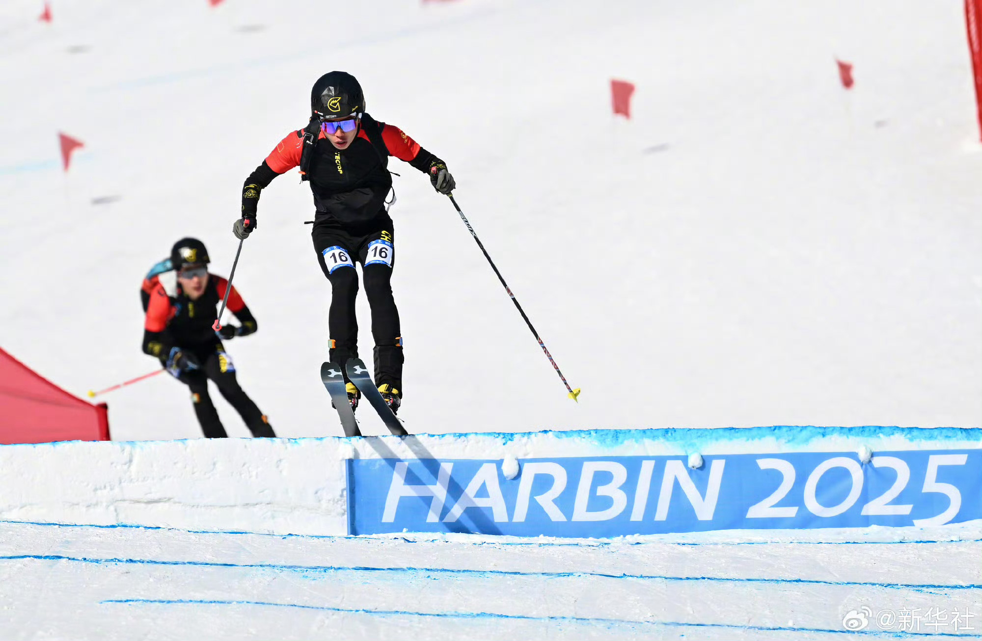 开云体育入口-奥地利越野滑雪选手雪中逆袭夺金
