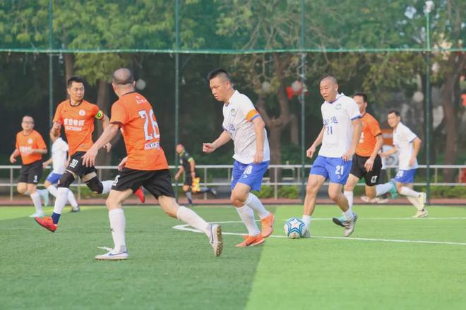 国内职业足球比赛现场揭示球员风采! 国内职业足球比赛现场揭示球员风采!