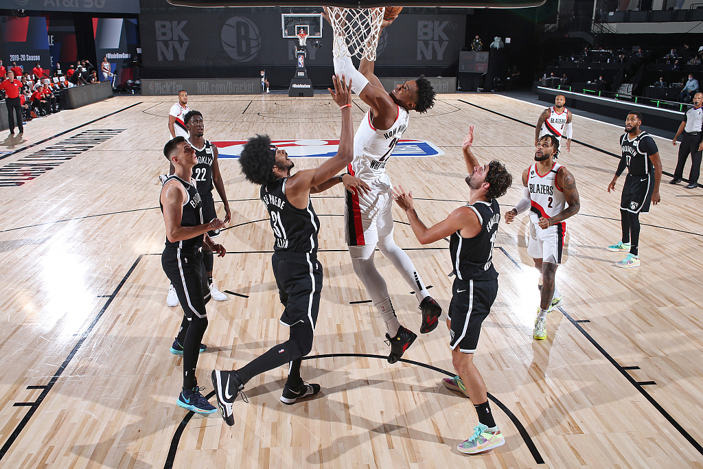 开拓者横扫篮网，利拉德压哨绝杀