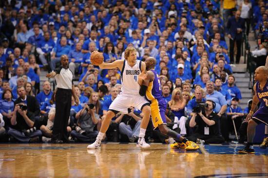 关于小牛横扫篮网，重回西部前八的信息