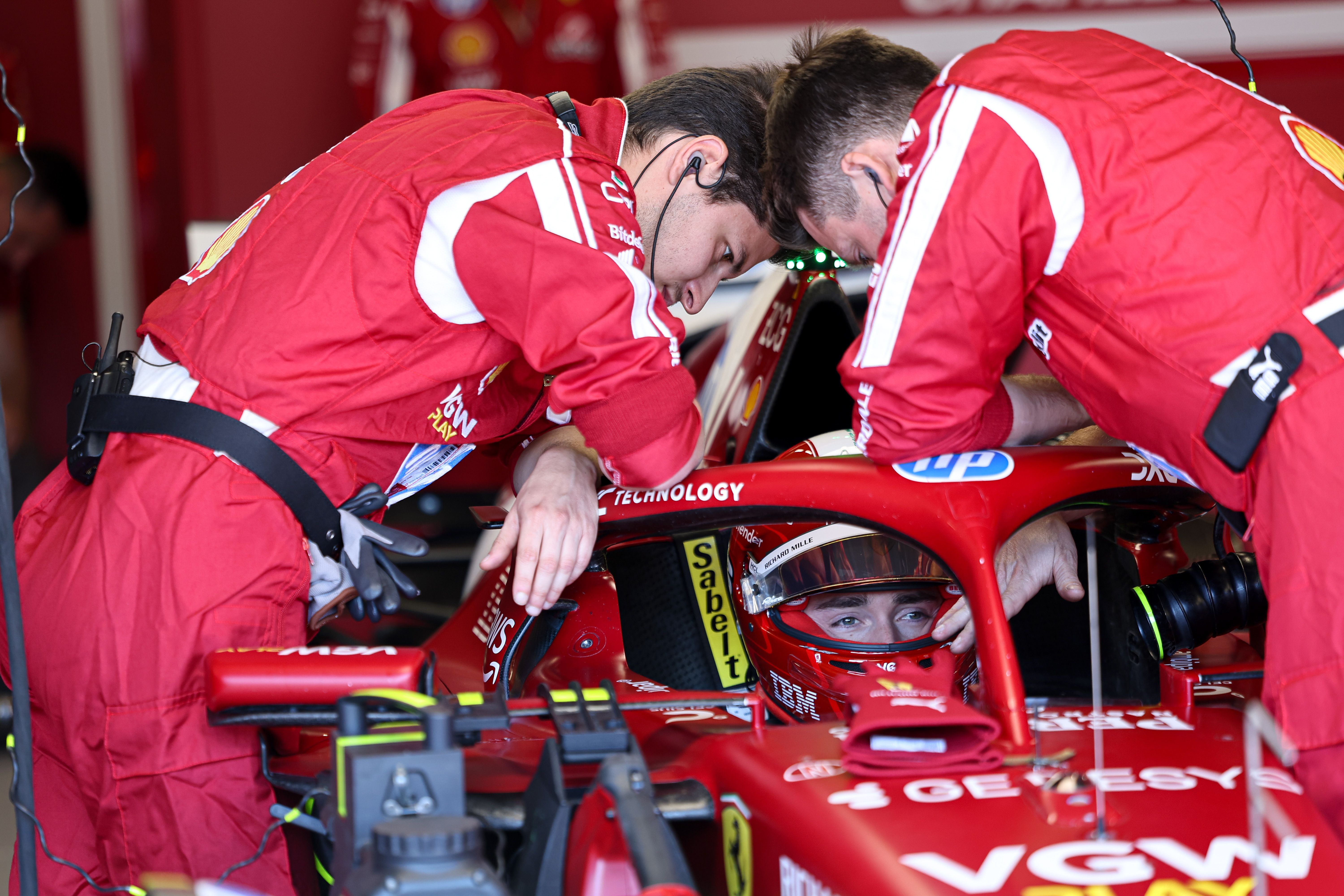 开云下载-哈斯车队完胜阿斯顿马丁，维斯塔潘点燃赛场