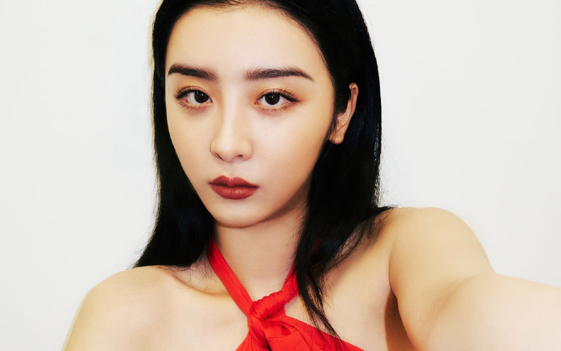 开云APP-关键战夜化身哈利波特，他为自己披上国家队战袍