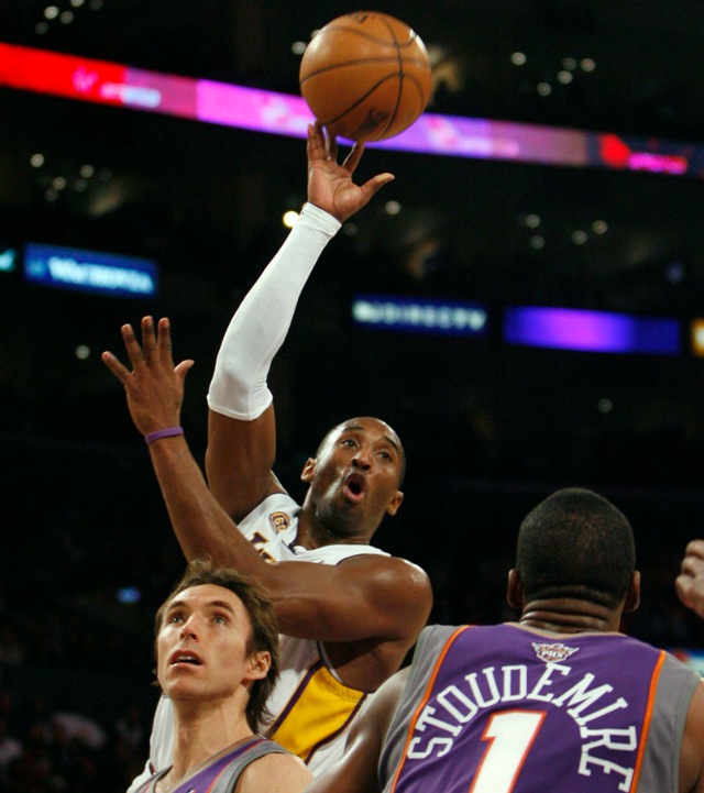 黄蜂压哨击败湖人，福克斯在西决生死战接管比赛